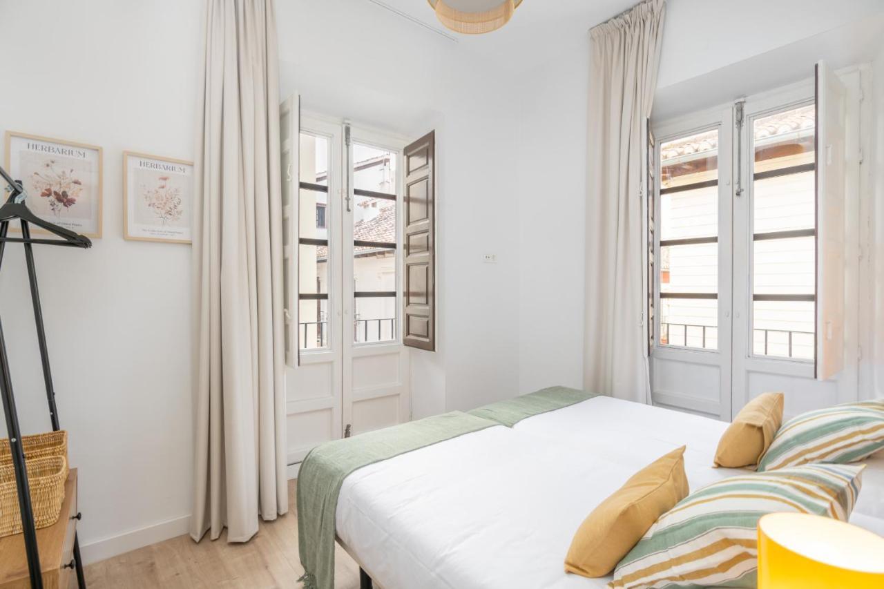 Apartamentos Luna Suites Palacio Dorita Granada Exterior foto